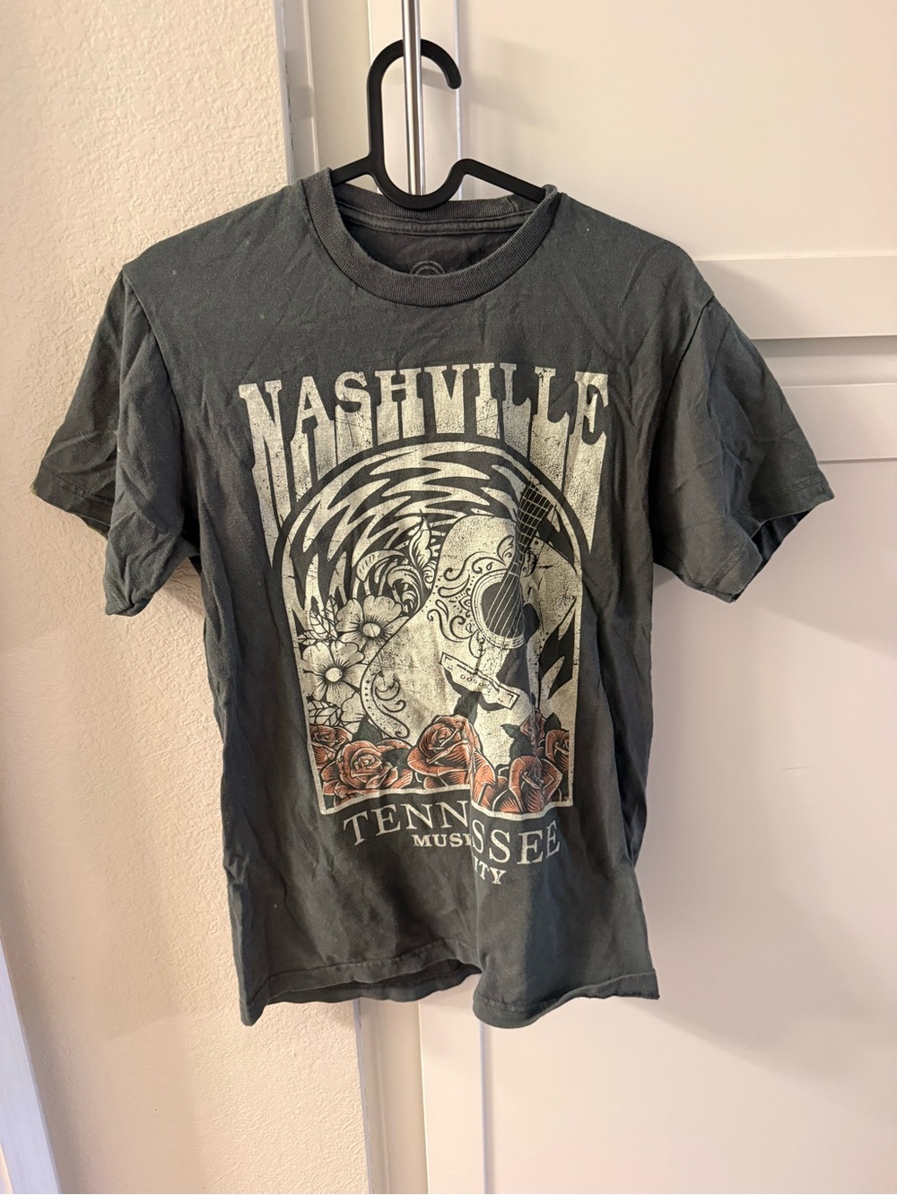 Nashville Tennessee Graphic Short-Sleeve Women’s T-Shirt - Charcoal